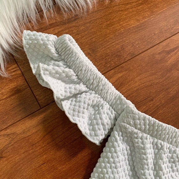 Urban Outfitters Off-Shoulder Ruffled Crop Top-Med - Picture 3 of 9